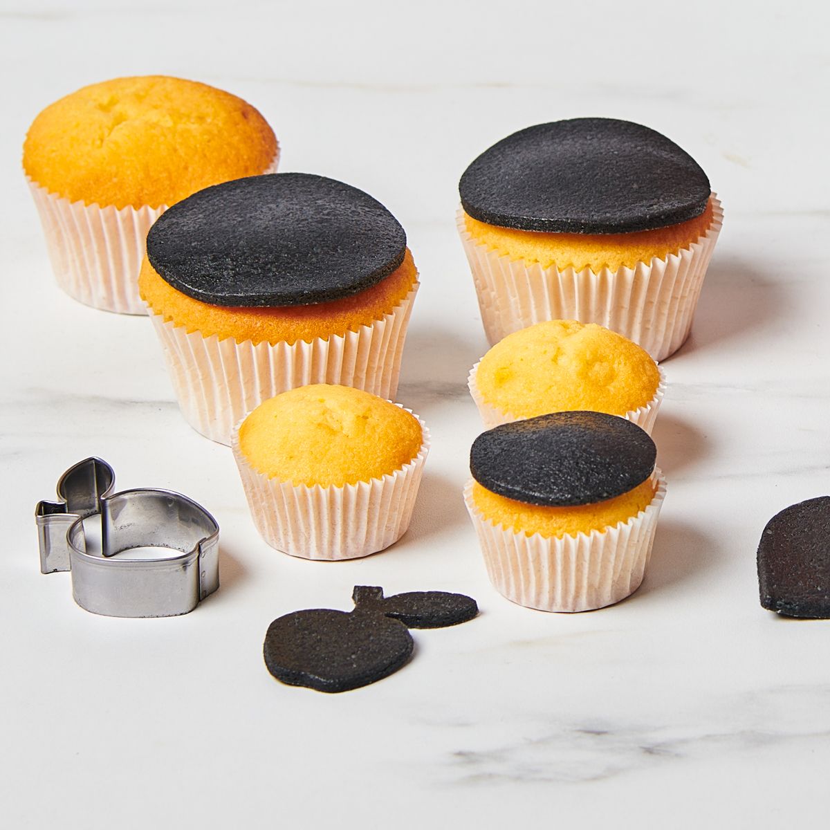 FC AUSGEROLLTES MARZIPAN MIDNIGHT BLACK