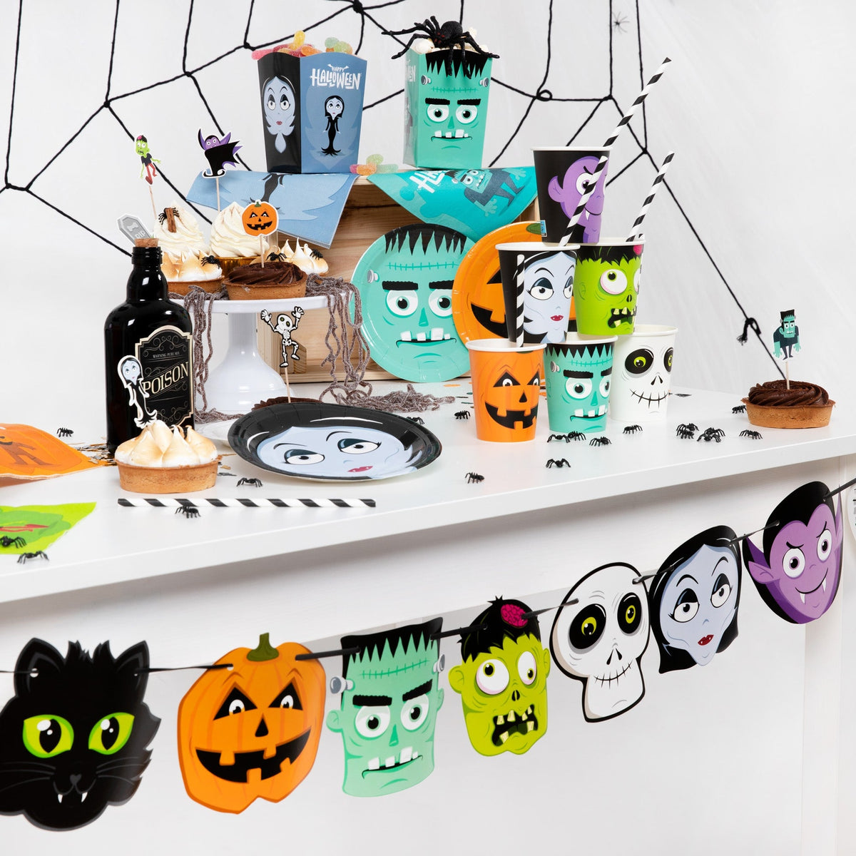 Halloween-Monster-Girlande mit Köpfen