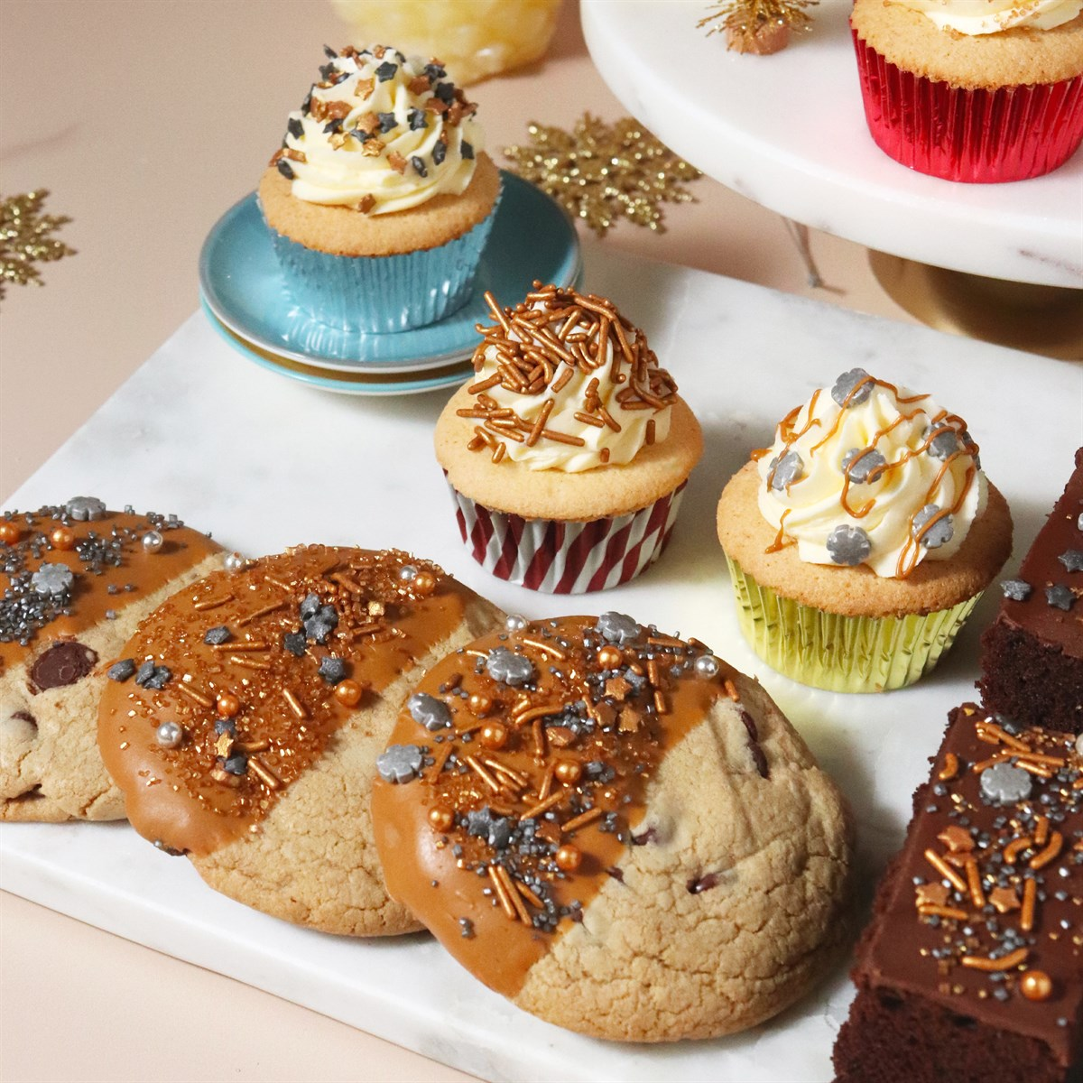 CH24SX040-pme-holiday-sparkle-streusel-set-05.png