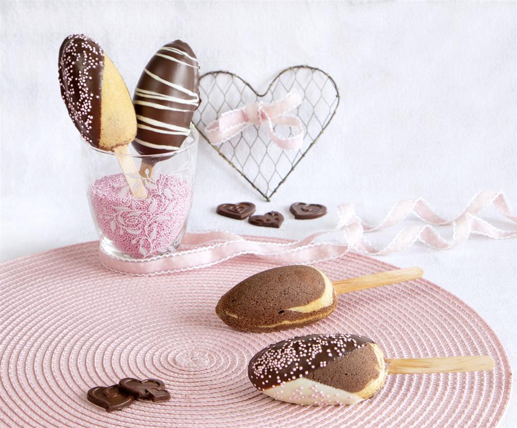 BACKFORM CAKE LOLLIES