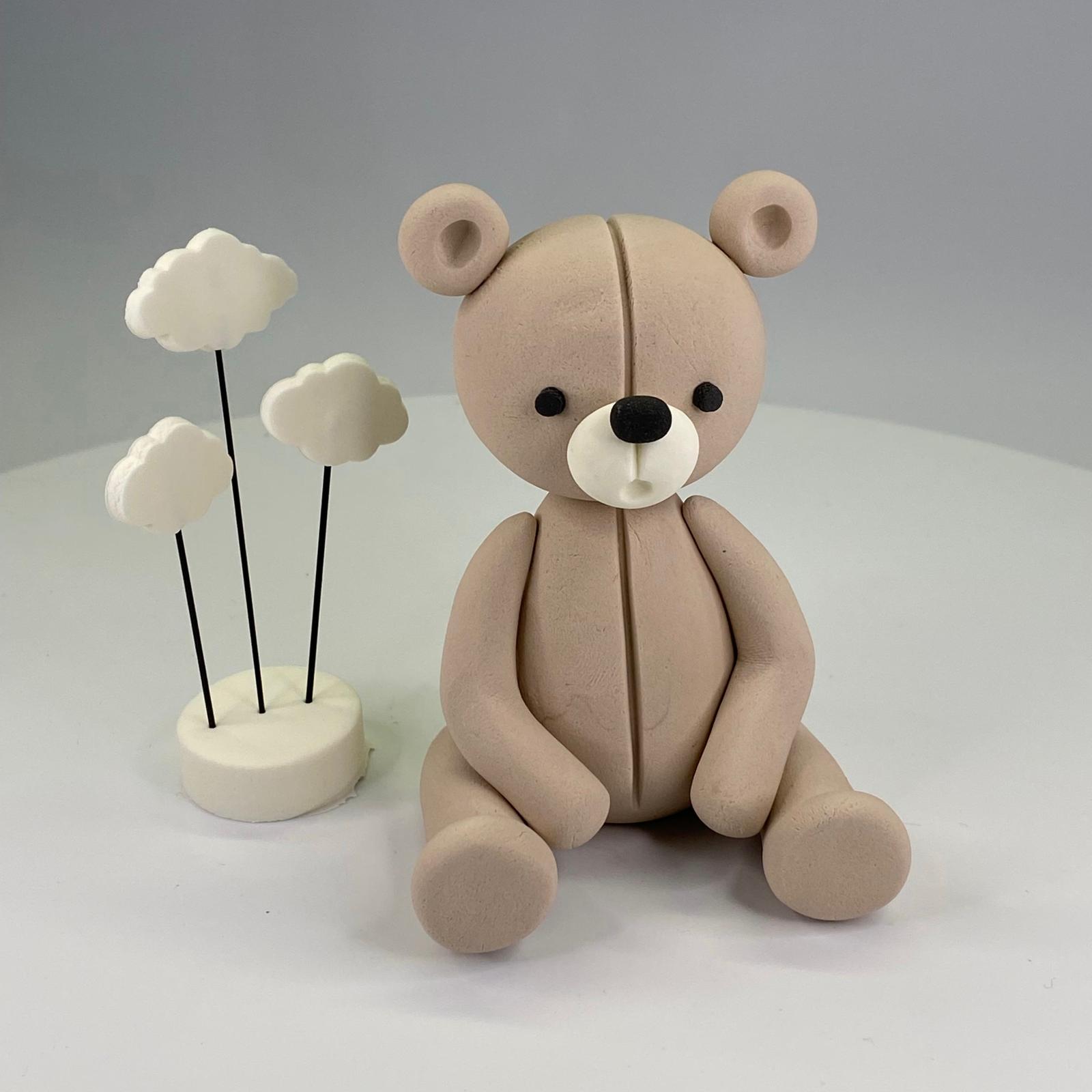 BÄR SITZEND ZUCKERFIGUR BEIGEBRAUN MIT 3 WOLKEN