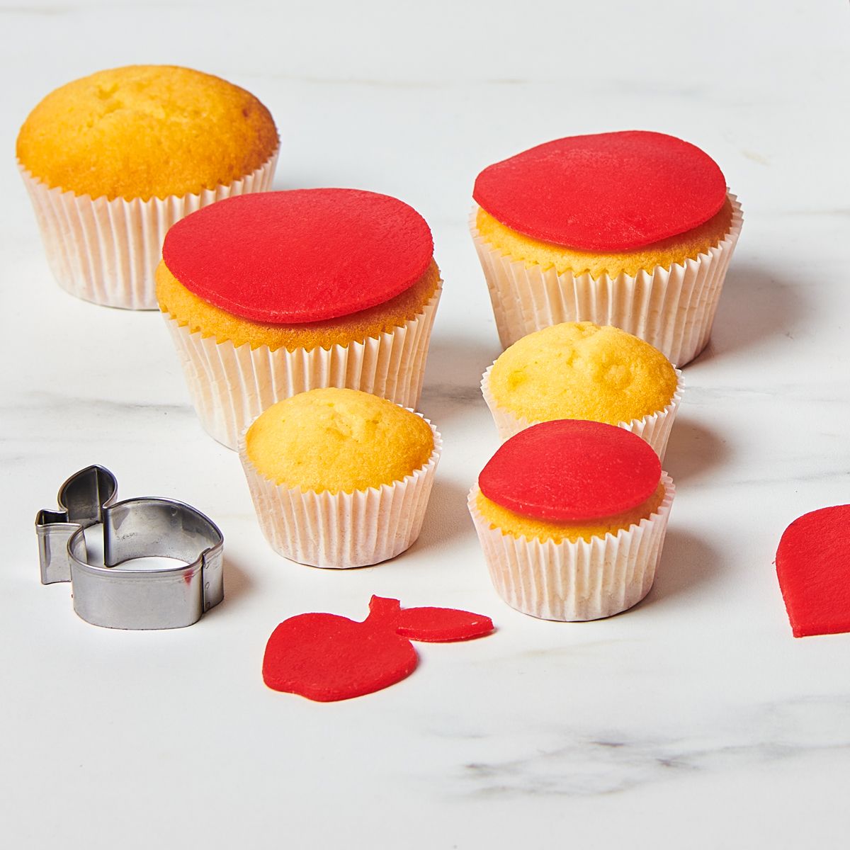 FC AUSGEROLLTES MARZIPAN PASSION RED